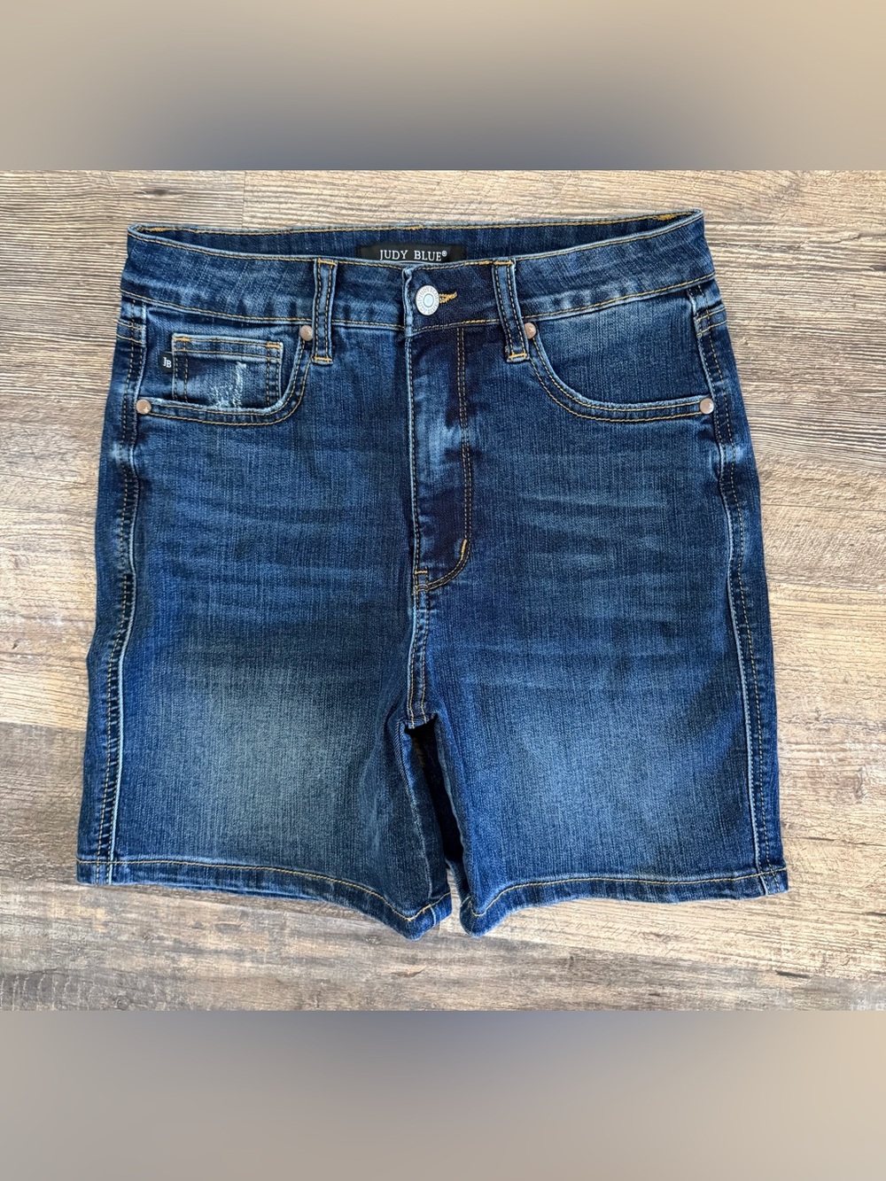 Judy Blue Size (M) High Rise Tummy Control Blue Jean Short Stretch 5.5” Cooling